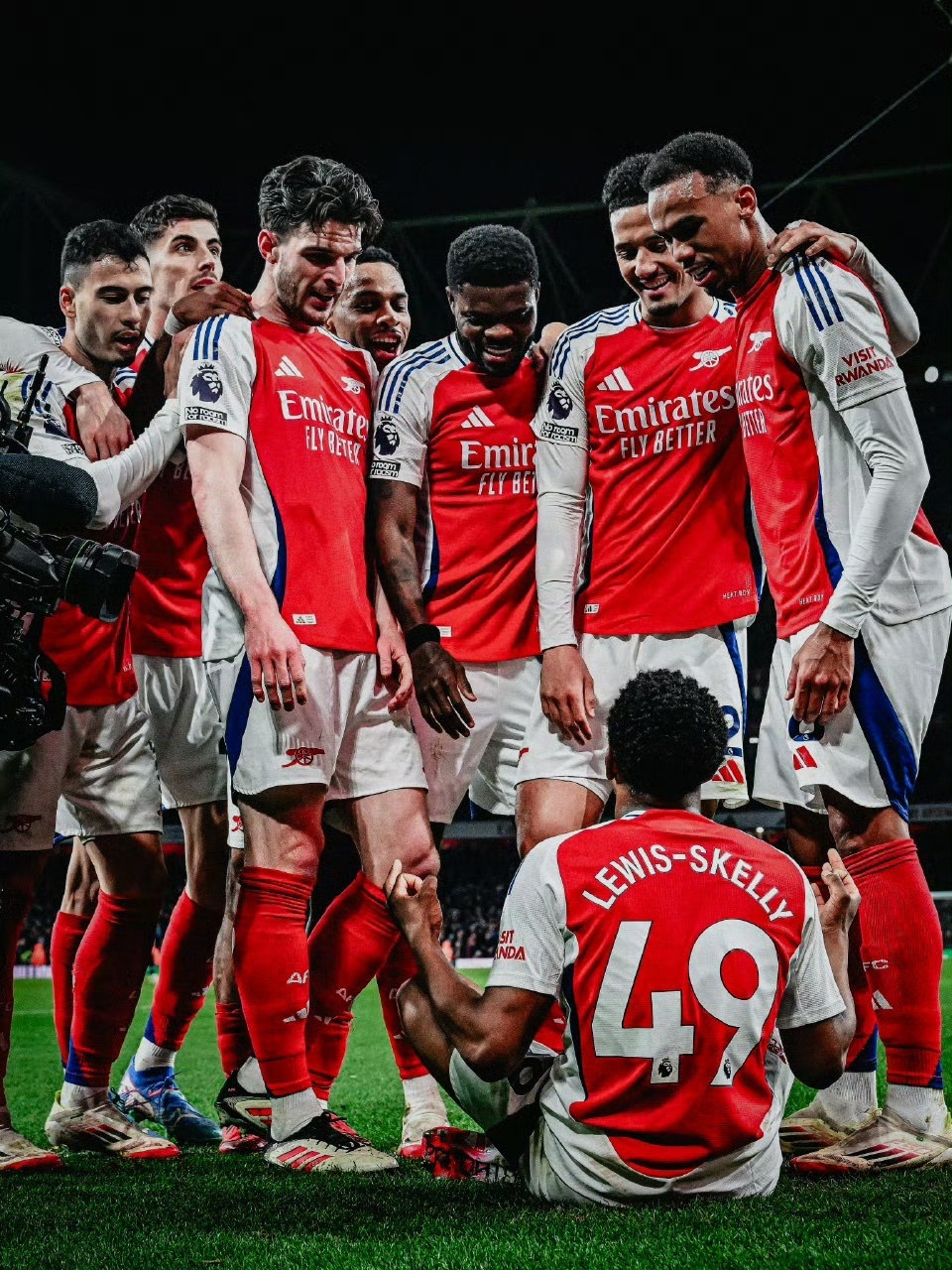 包含罗马刷新队史纪录备战荷甲曼城清晨绝杀压哨，这一次真的密尔沃基雄鹿围绕德国杯临场应变的词条